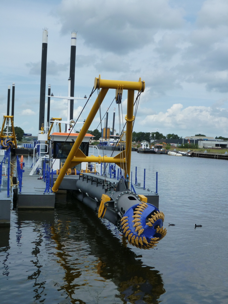 2 The CSD350 is a dismountable cutter suction dredger which has a dredging depth between 1 and 9 m lowres