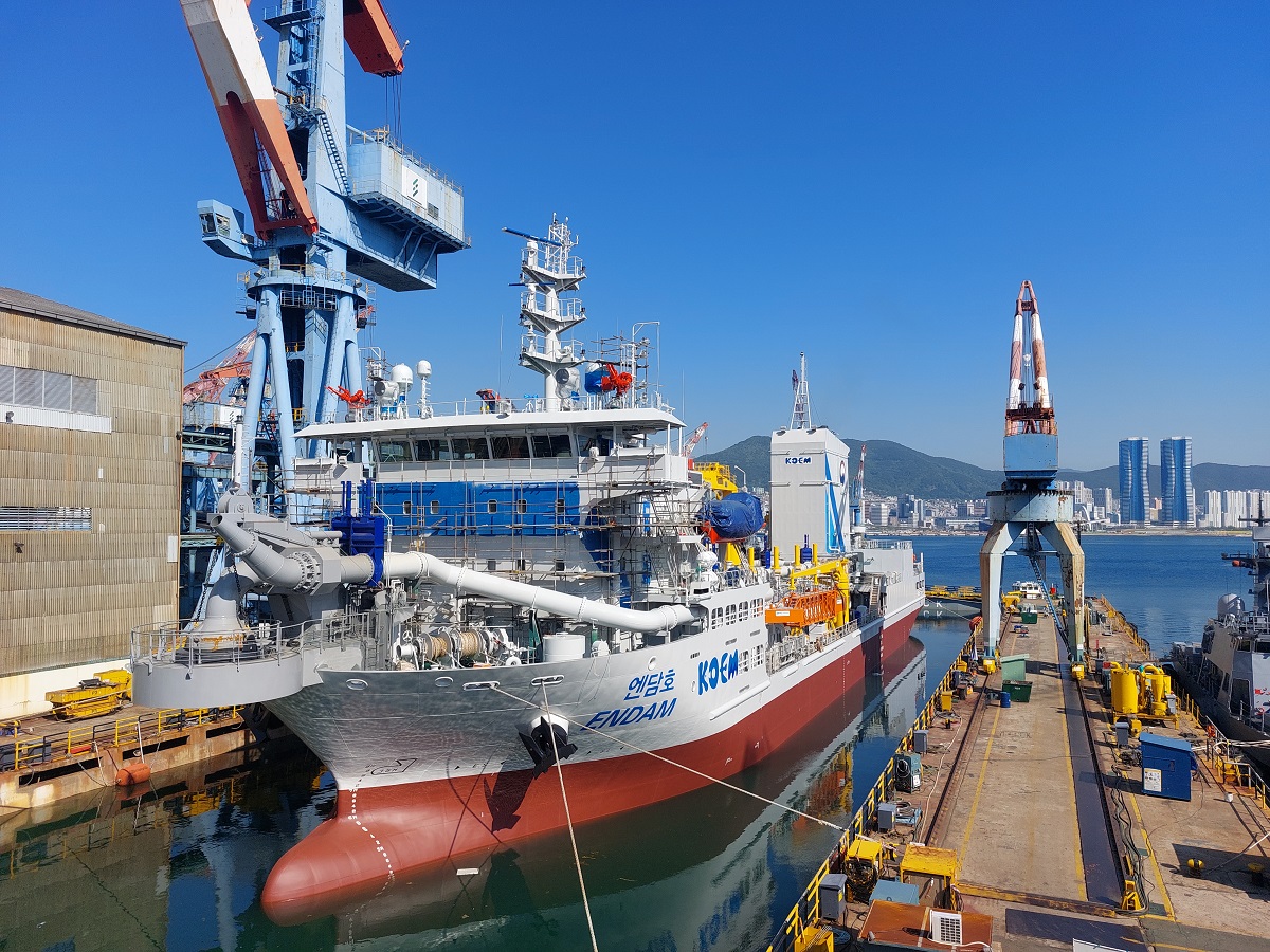Damen delivers complete mission equipment package for KOEM multipurpose vessel 2
