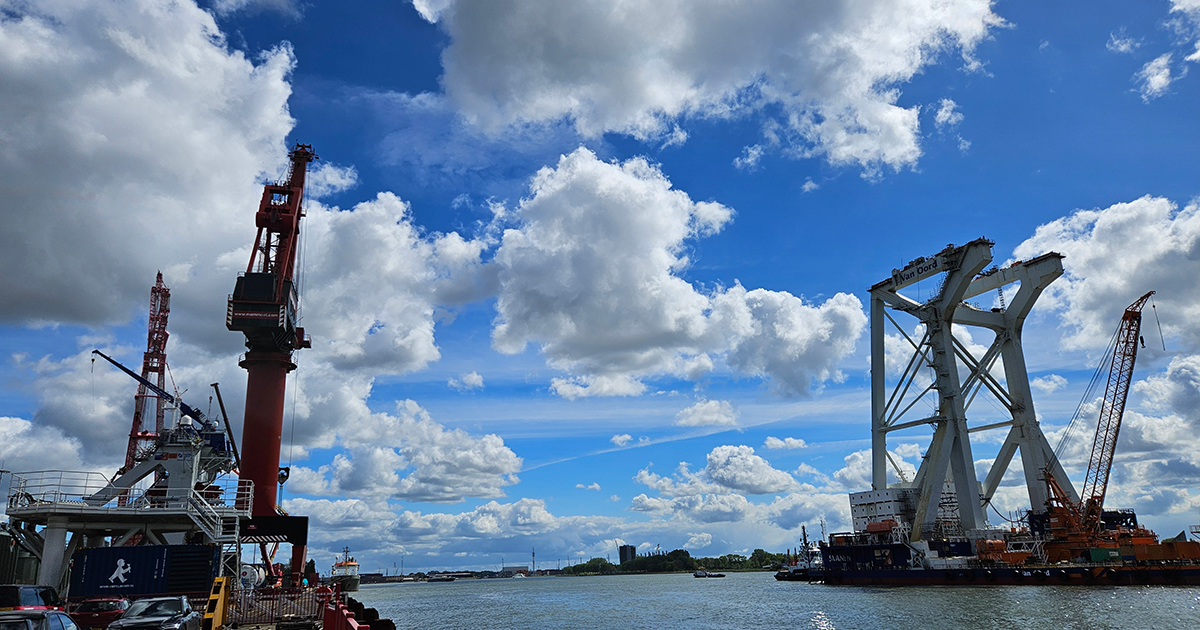 Mammoet’s Giant Crane to Undertake Huge A-Frame Lift for Van Oord
