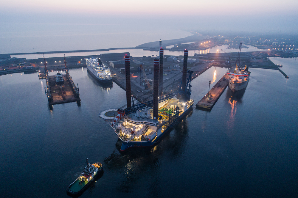 Sea Installer entering the dock lowres