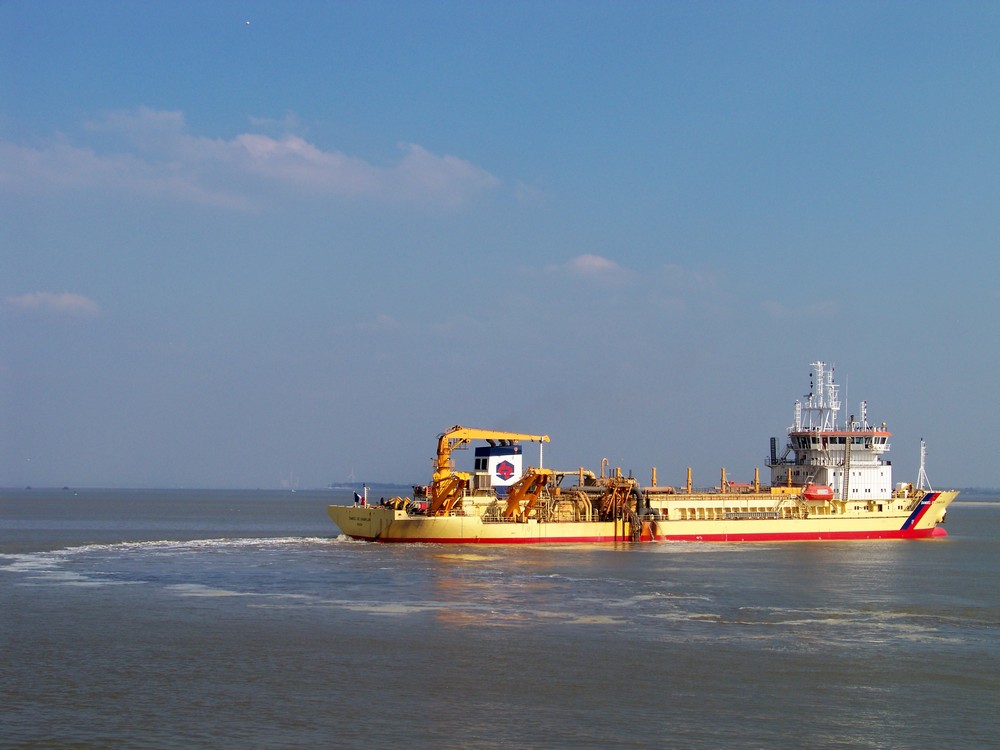 1Trailing Suction Hopper Dredger Samuel de Champlain lowres