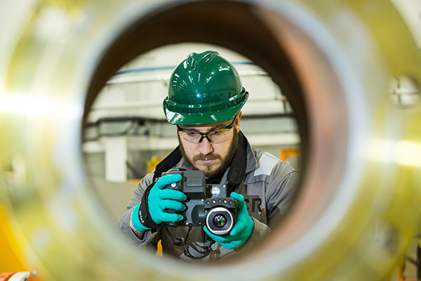 2 ICR Technician conducts Thermal Imaging inspection using the latest camera technology