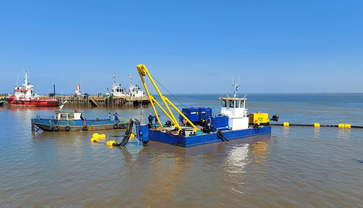 2 The Self Propelled Modular Dregder Has A Limited Draught To Reach All Corners Of The Harbour