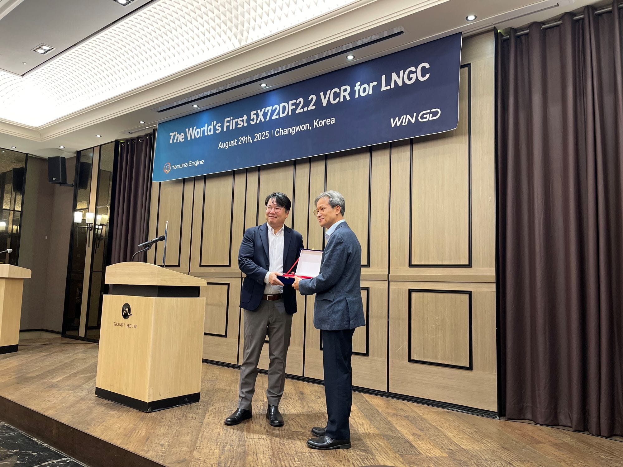 2 Moonghee Yu Chief Executive Officer Of Hanwha Engine And Jungsik Park Md Wingd Korea