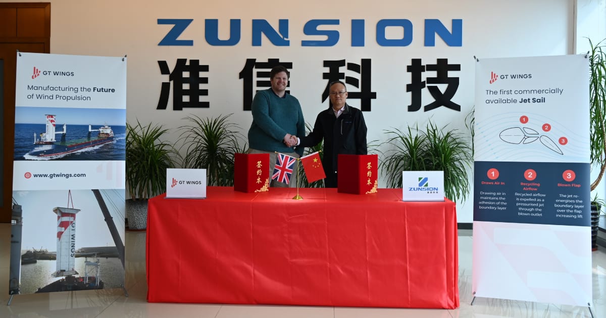 Jonathan Burton, COO of GT Wings (L) with Xu Jinbiao, CEO of Zunsion Technology (R).