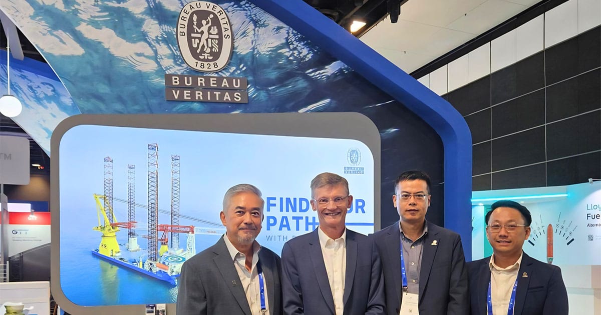 Matthieu de Tugny, Executive Vice President, Industrials & Commodities (second from left) of Bureau Veritas, with the Offshore Center of Excellence team.