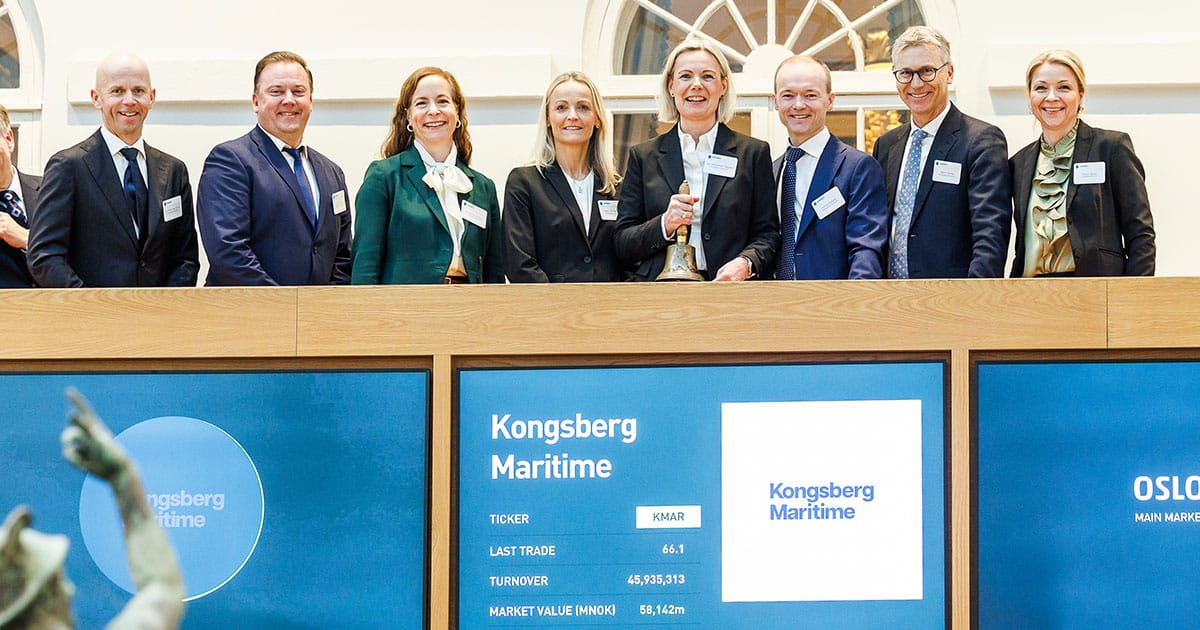 Kongsberg Maritime ASA CEO Lisa Edvardsen Haugan (5th from left) and the Kongsberg Maritime Executive Management Team celebrate the listing at the Oslo Stock Exchange.