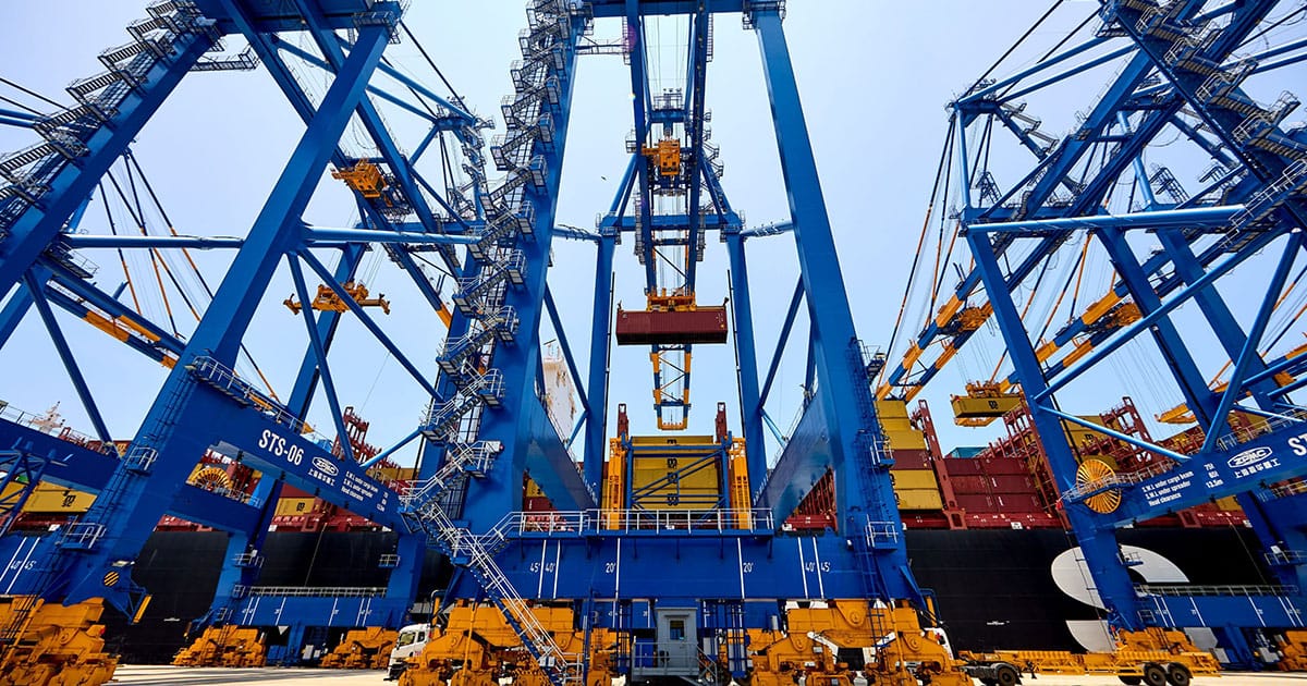 Waterside automation solution to support container terminals in their transition toward autonomous operations.