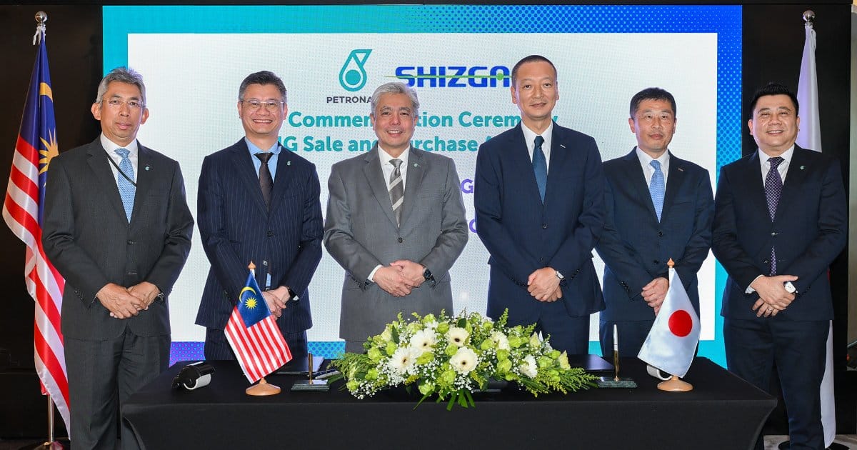 Left to right: Shamsairi B M Ibrahim, Head of PETRONAS Representative Office - Japan; Ezran Mahadzir, Vice President, LNG Marketing and Trading, PETRONAS; Datuk Adif Zulkifli, Executive Vice President & Chief Executive Officer, Gas & Maritime Business, PETRONAS; Yoshitake Matsumoto, Representative Director and President, Shizuoka Gas; Shintaro Hashimoto, Operating Officer, Natural Resources and LNG Terminal Business Division, Shizuoka Gas; and Rosdi Ab Rahman, Chief Executive Officer, PETRONAS LNG Ltd. (Image credit: PETRONAS)