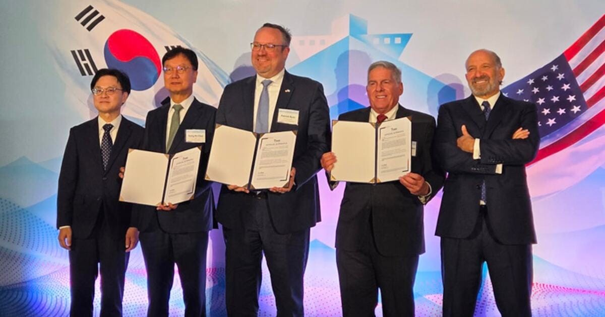 Kim Jung-Kwan, Republic of Korea Minister of Trade, Industry and Energy; Sung An Choi, Samsung Heavy Industries Vice Chairman and CEO; Patrick Ryan, ABS Senior Vice President and Chief Technology Officer; Cecil Hernandez, Conrad Shipyard President and CEO; and Howard Lutnick, US Secretary of Commerce. (Credit: ABS)