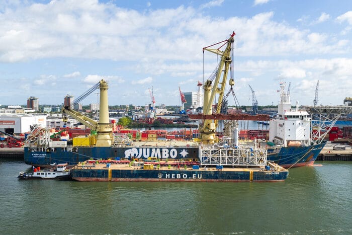 Mammoet and HEBO Support HLV Fairplayer Module Discharge in Rotterdam 1 Default