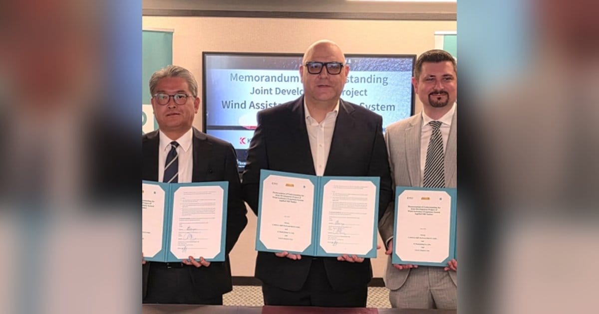 (L-R) Kwan-Ho Song, CMO of K Shipbuilding; Nikolas Vaporis, Chief Technical Officer, Capital Ship Management Corp; and Joe Borg, Maritime Strategy Director, LR