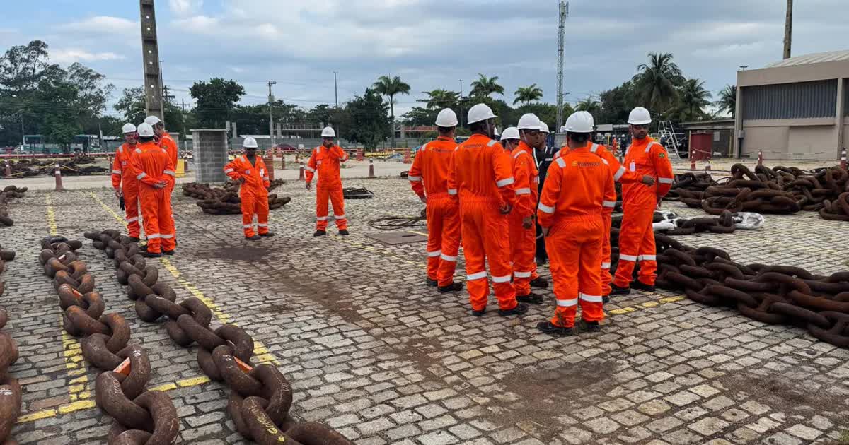 Intermoor offshore workers discussing mooring chains in Brazil. (Credit: Intermoor)