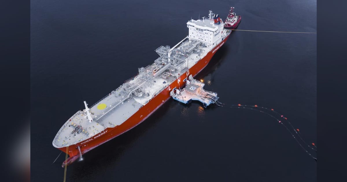 La Santa Maria platform in operation during a previous LNG discharge test in Norway.