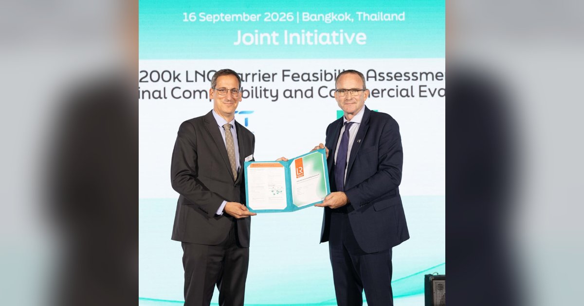François Michel, Chief Executive Officer, GTT (left) receives LR Advisory’s terminal compatibility and commercial evaluation report for GTT from Andy McKeran, LR's Chief Growth Officer, at Gastech. (Credit: LR)