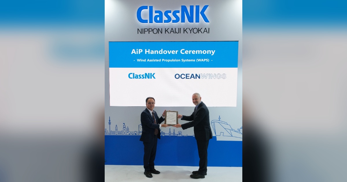 Hayato Suga, President & CEO of ClassNK (Left) and Emmanuel Schalit, CEO of OceanWings (Credit: ClassNK/OceanWings)