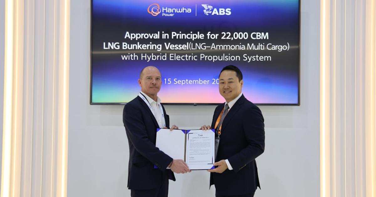 L to R): Matthew Mueller, ABS Vice President, North Pacific Business Development, and HoonMin Kim, Hanwha Power Head of Marine Solutions Business. (Credit: ABS/Hanwha)