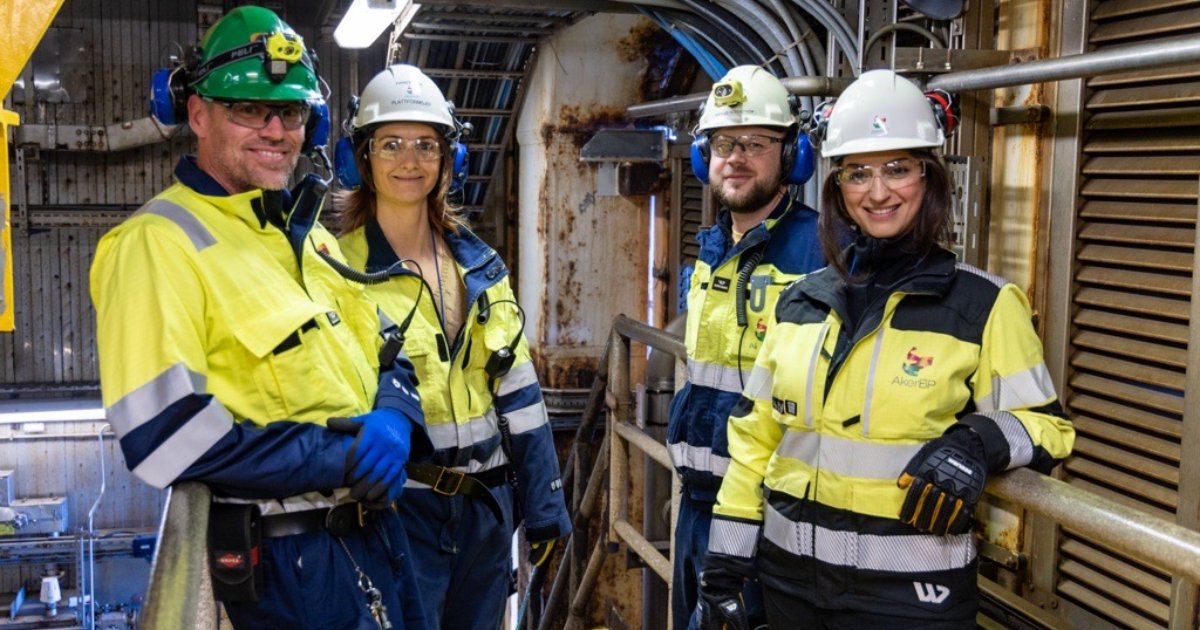 Ola Eggen, Randi Vika (platform manager), Marcus Nordstrøm. Talar Arif (SVP Ula) stands to the right. (Credit: Aker BP)